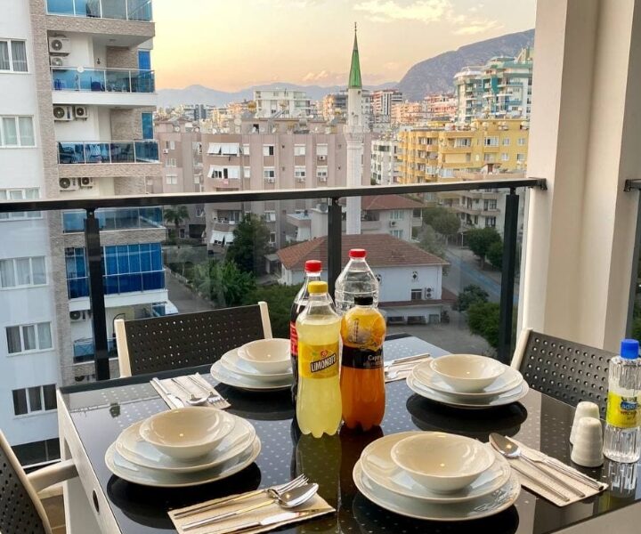 Appartement N°13 – Magnifique T2 avec vue sur Mosquée et Montagnes, tout équipé